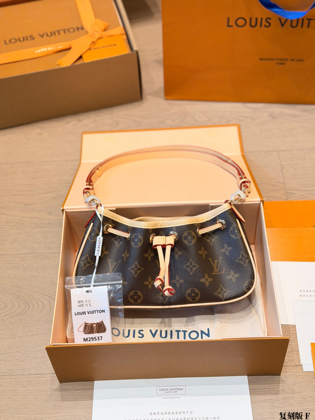 LV Monogram Handbag Monogram Canvas Cowhide Leather 3
